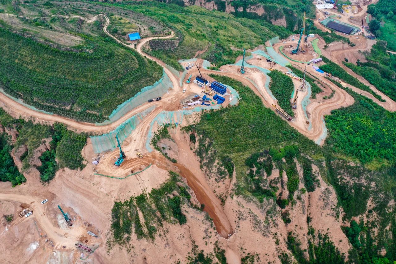 天塹施工，玉皇閣二號特大橋樁基主力軍是山河智能旋挖鉆機 | 百年風(fēng)華筑錦繡山河（3）